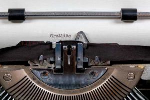 O silêncio valoriza a virtude da gratidão.