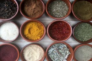 A temperança é a virtude da moderação. Assim como o tempero, deve estar na medida certa.