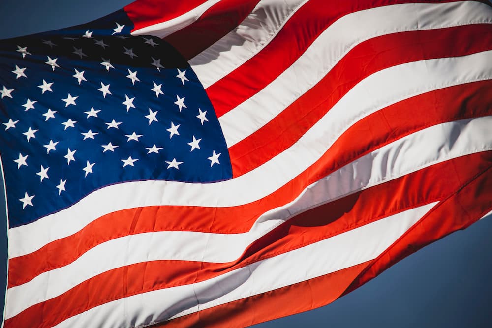 Unificar é reunir as partes em um único todo, formando uma unidade. Unidade não é sinônimo de uniformidade.