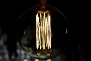 Diante de um mal-entendido, eu costumava ouvir a expressão: “vamos elucidar as coisas”