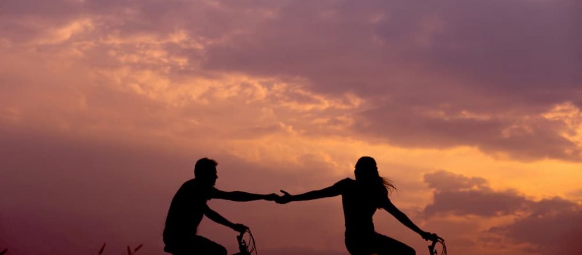 O amor vivido de forma saudável pressupõe o respeito à individualidade. Não é uma simbiose.