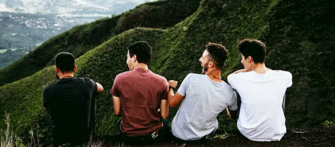 O indivíduo é uma abstração; ele só existe em um ambiente social. A sociedade também é uma abstração, pois não existe uma mente coletiva a pairar sobre as mentes das pessoas.